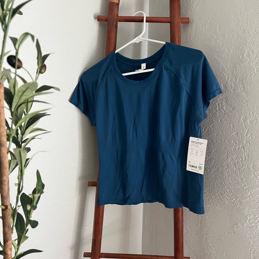 ATHLETA - Momentum Seamless Sport Length Tee - NWT